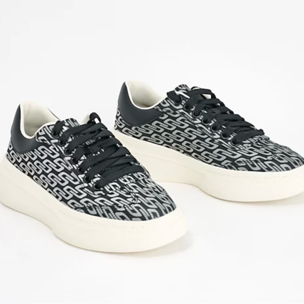 Sketchers Size‎ 7.5 Cordova Black & White Sneakers